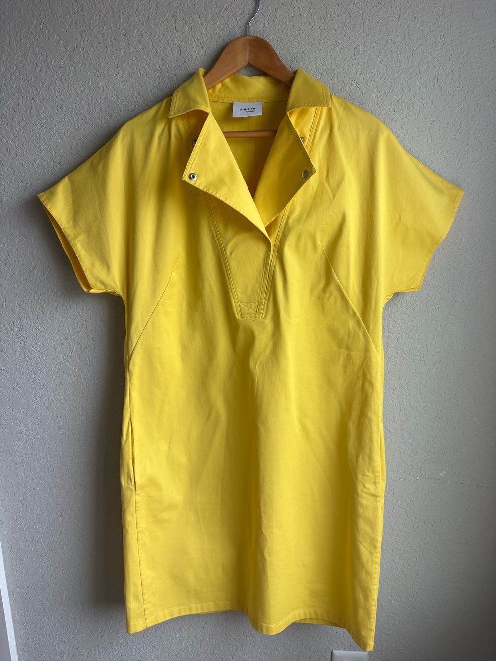 Akris Punto Yellow Cotton Stretch Shift Dress Snap Collar Cap Sleeve Size US 12